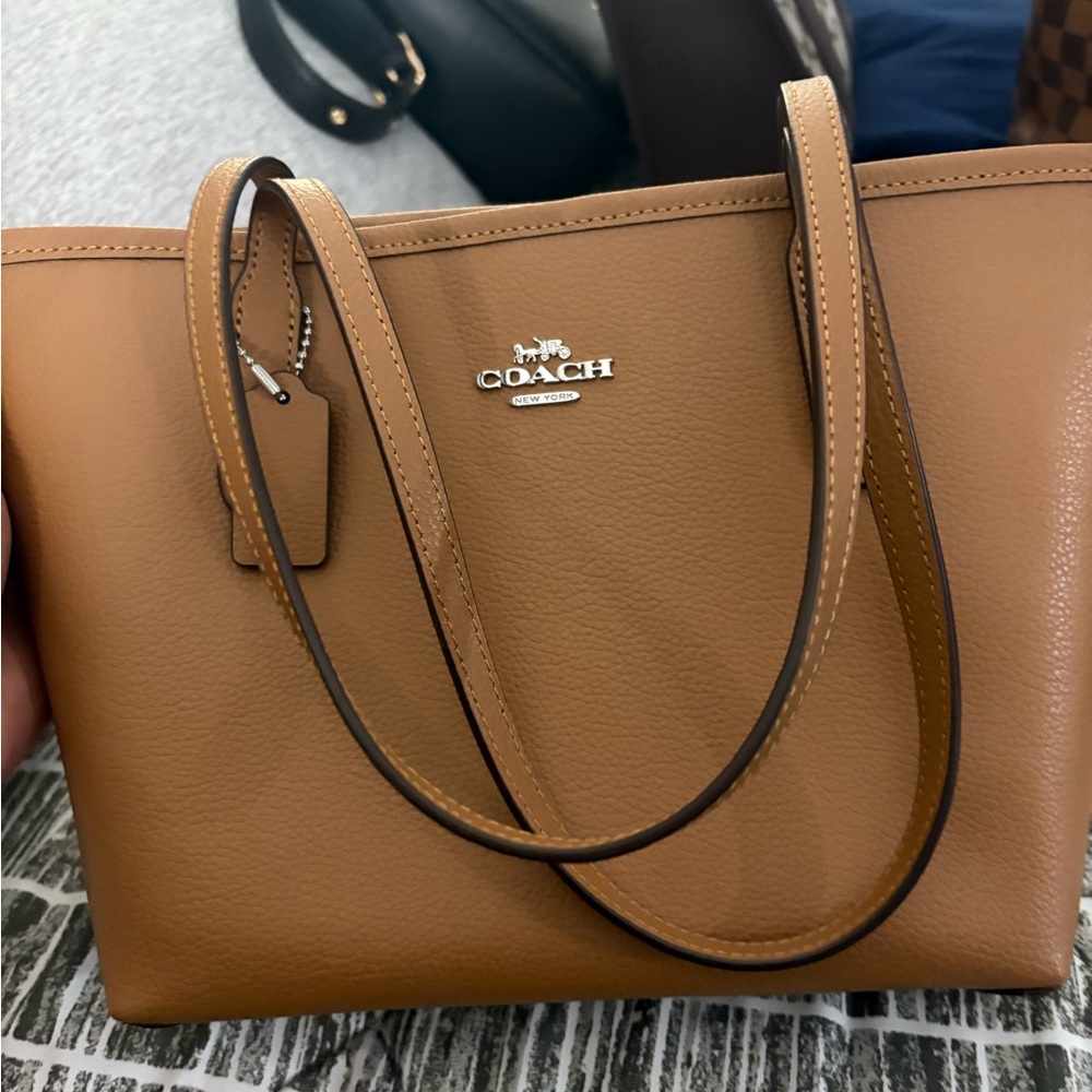 Coach small city tote new